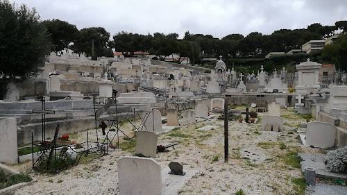 Service de pompes funèbres pour organiser une inhumation au Cimetière de Cassis